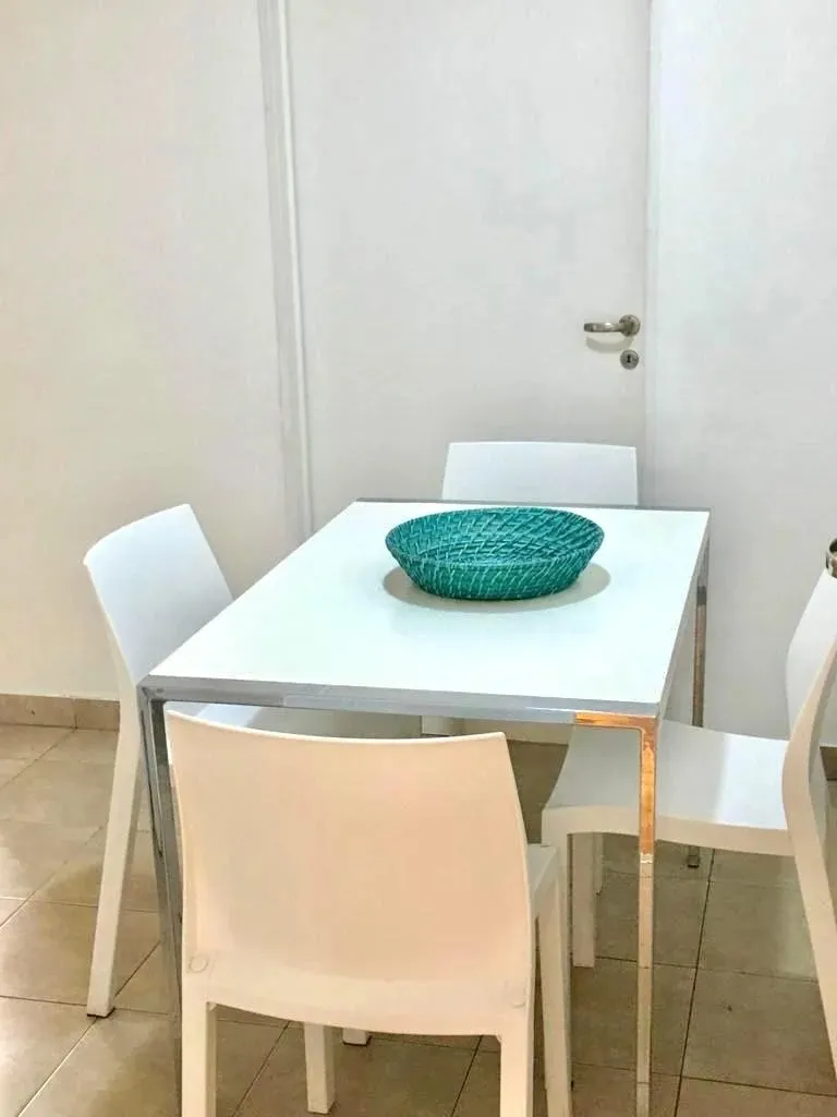 Cuatro Dormitorios Dos Baños Con Cochera, Balcón Y Amenities