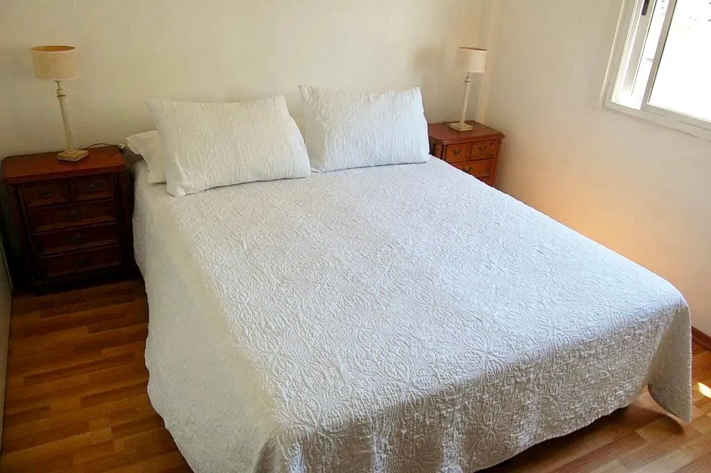 Cuatro Dormitorios Dos Baños Con Cochera, Balcón Y Amenities
