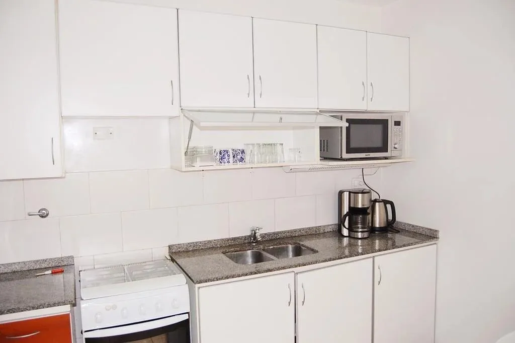 Cuatro Dormitorios Dos Baños Con Cochera, Balcón Y Amenities