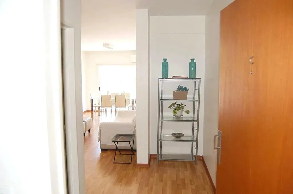 Cuatro Dormitorios Dos Baños Con Cochera, Balcón Y Amenities
