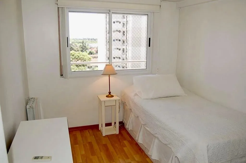 Cuatro Dormitorios Dos Baños Con Cochera, Balcón Y Amenities