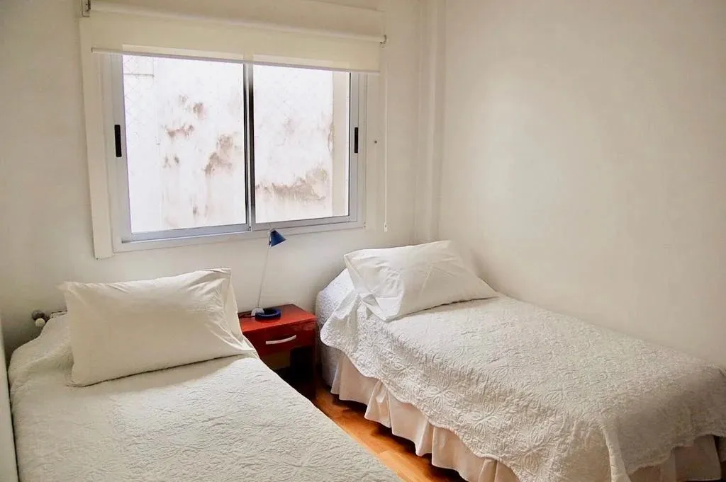 Cuatro Dormitorios Dos Baños Con Cochera, Balcón Y Amenities