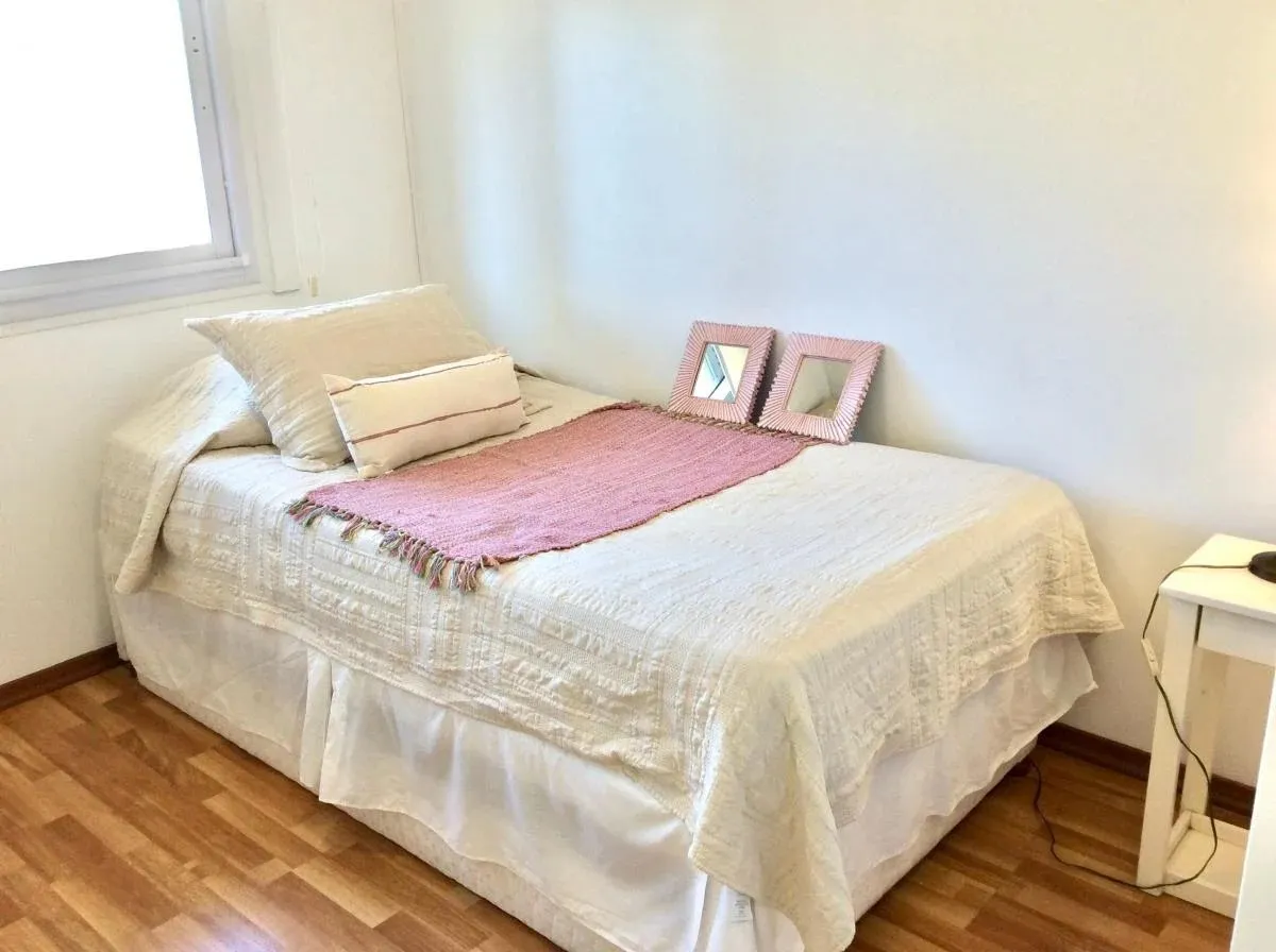 Cuatro Dormitorios Dos Baños Con Cochera, Balcón Y Amenities