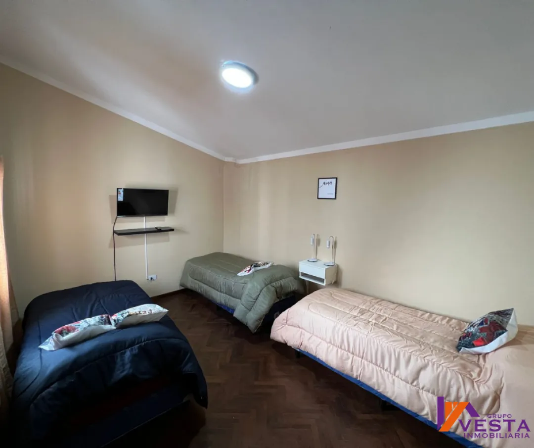 CASA EN VENTA CON LOCALES COMERCIALES - MICROCENTRO-SALTA