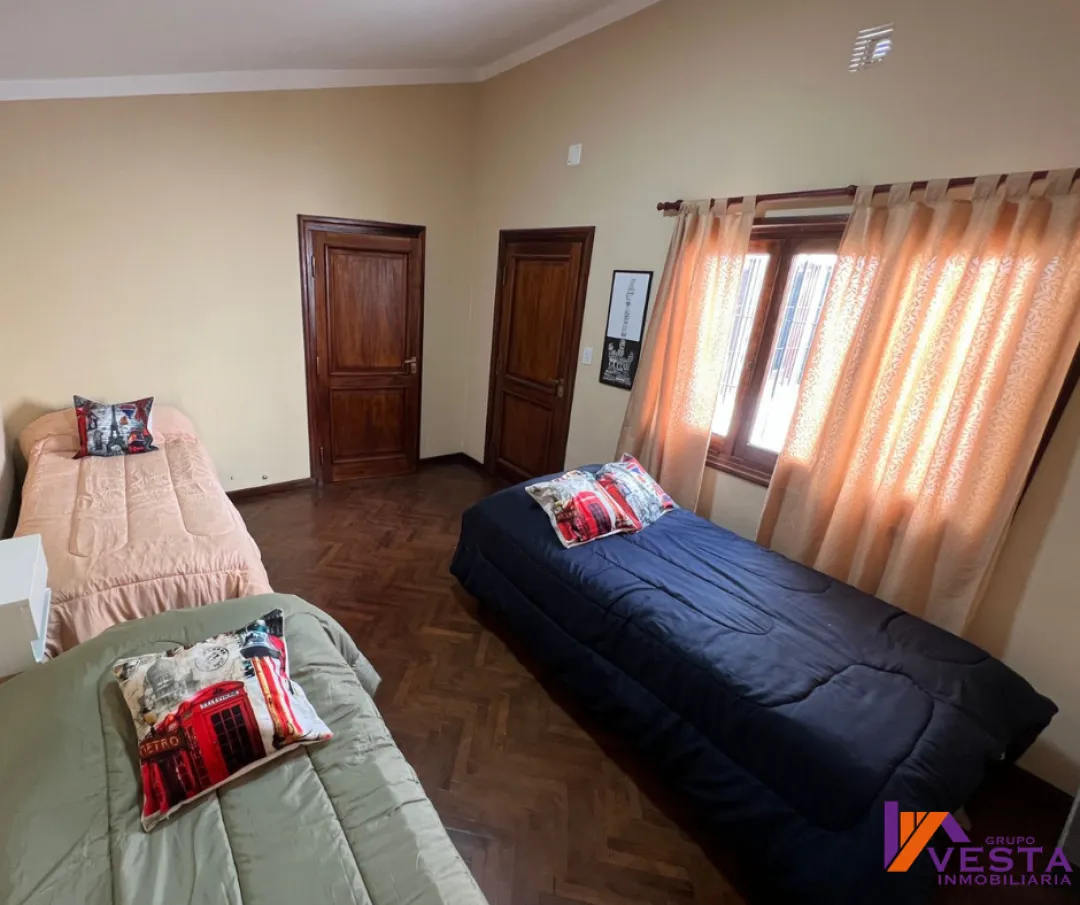 CASA EN VENTA CON LOCALES COMERCIALES - MICROCENTRO-SALTA