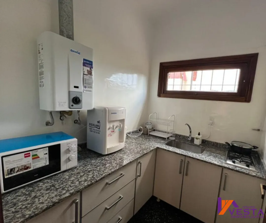 CASA EN VENTA CON LOCALES COMERCIALES - MICROCENTRO-SALTA