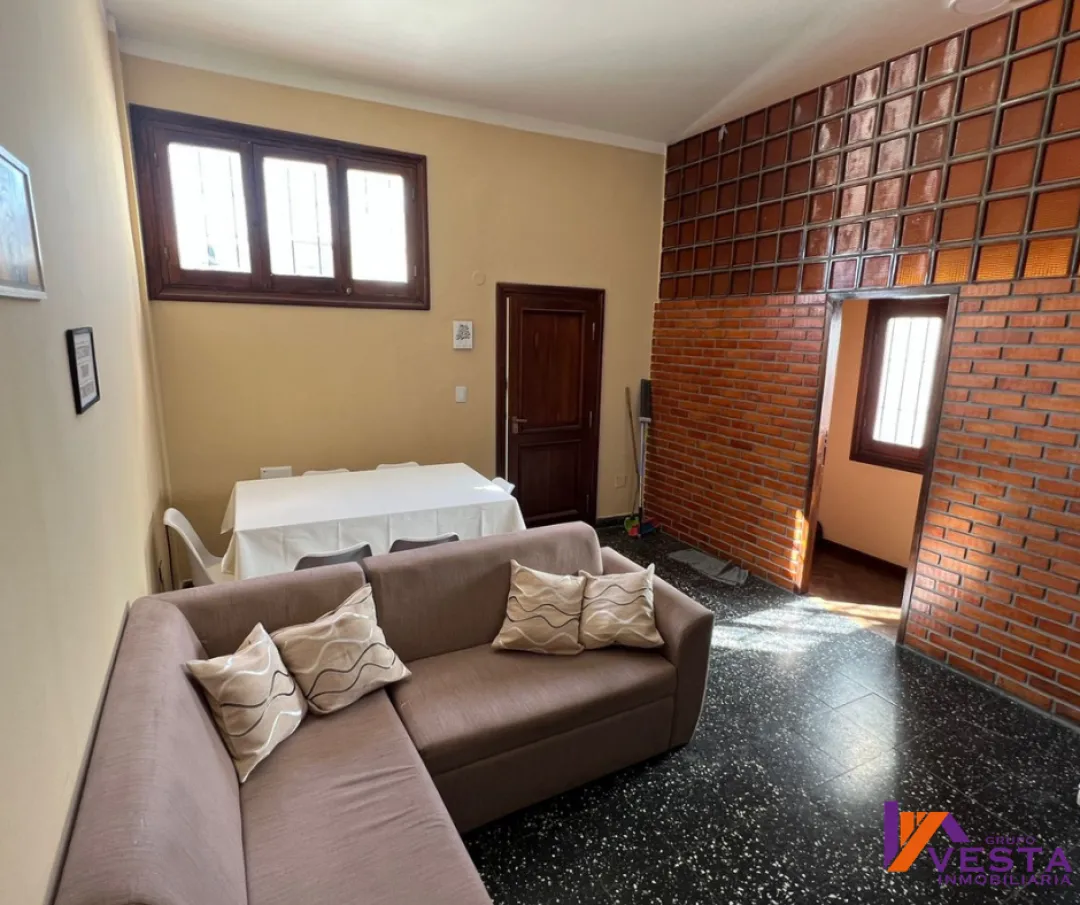 CASA EN VENTA CON LOCALES COMERCIALES - MICROCENTRO-SALTA