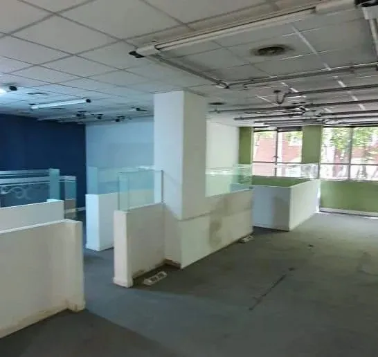 Local Comercial Con Oficinas En Retiro