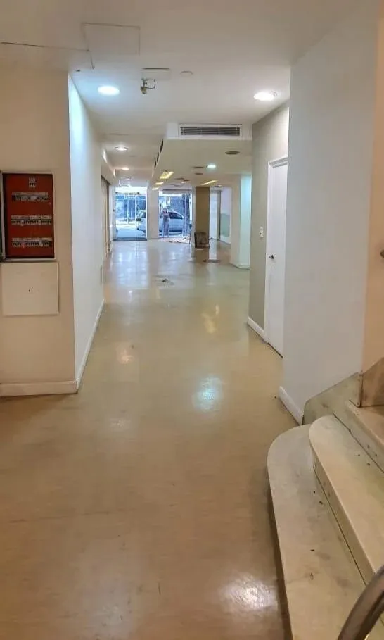 Local Comercial Con Oficinas En Retiro