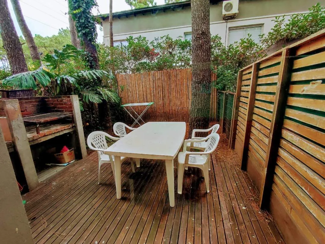 En Pinamar | Confortable dúplex con patio