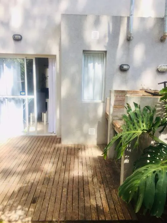 En Pinamar | Confortable dúplex con patio