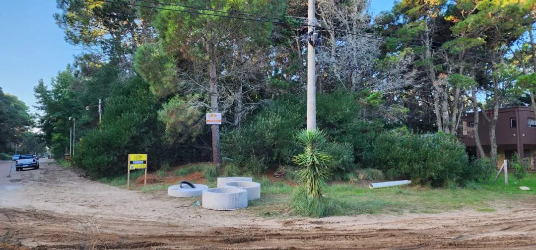 Lote En Esquina Unifamiliar A 200mts Del Mar - Costa Del Este