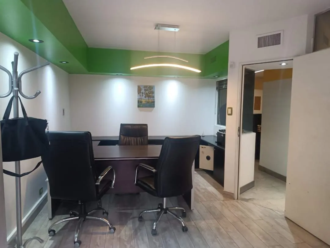 Excelente oficina super luminosa amoblada