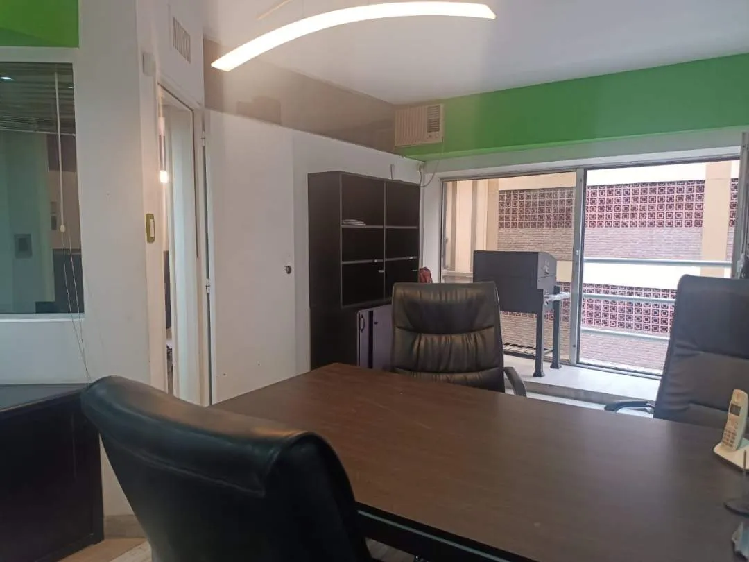 Excelente oficina super luminosa amoblada