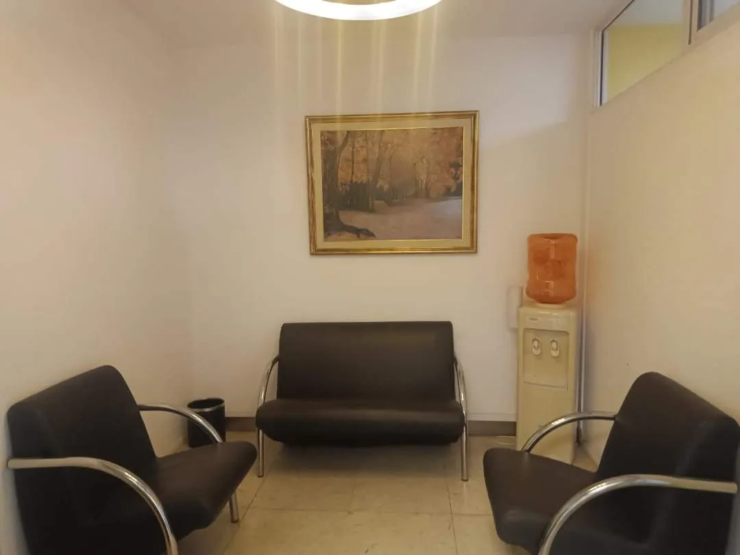 Excelente oficina super luminosa amoblada