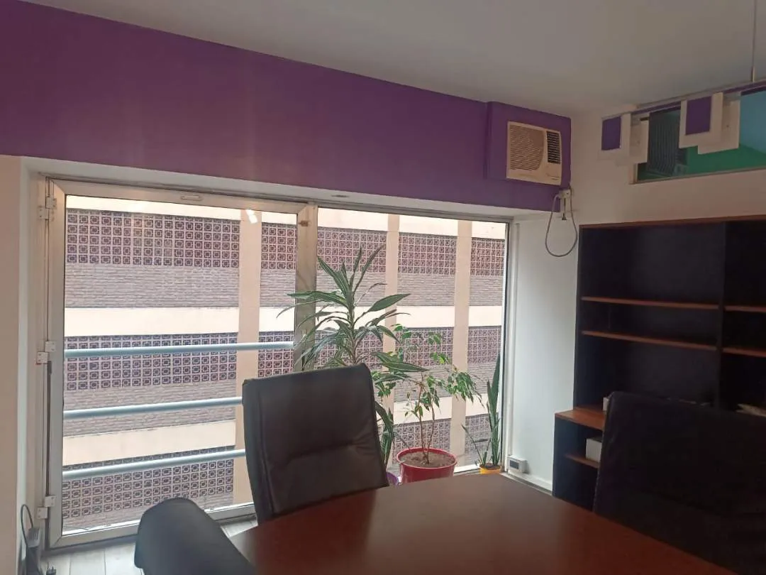 Excelente oficina super luminosa amoblada