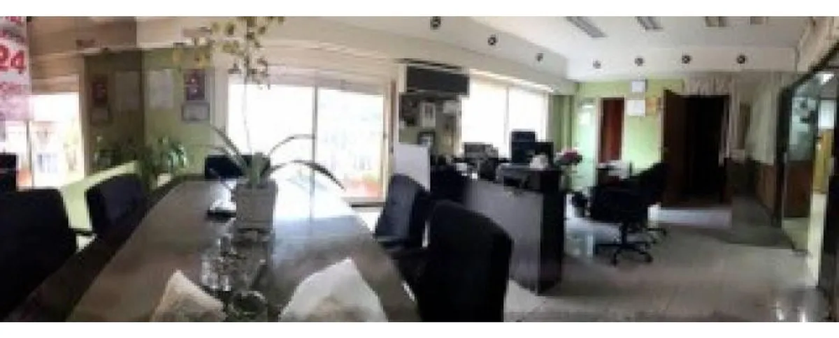 Excelente Edificio De 740 M² Dividido En Tres Plantas Local