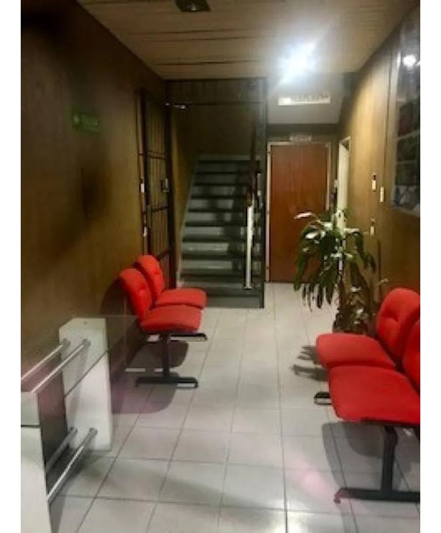 Excelente Edificio De 740 M² Dividido En Tres Plantas Local