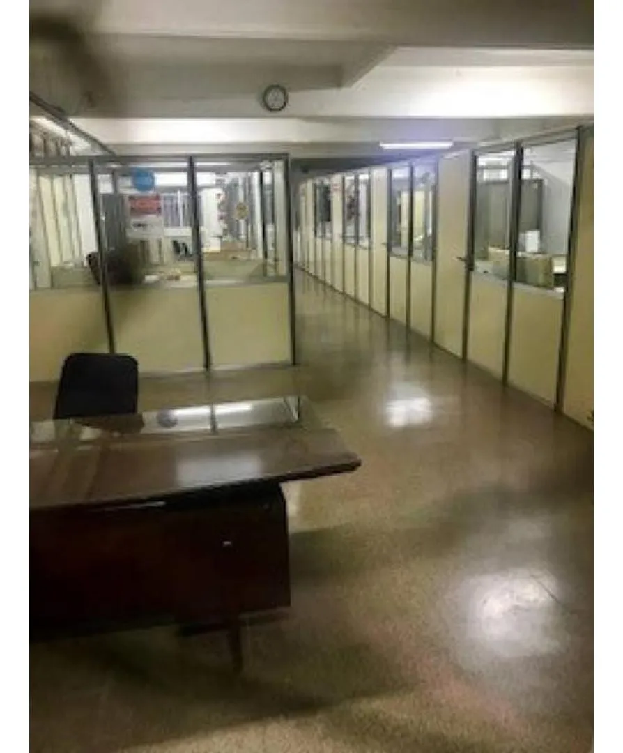 Excelente Edificio De 740 M² Dividido En Tres Plantas Local