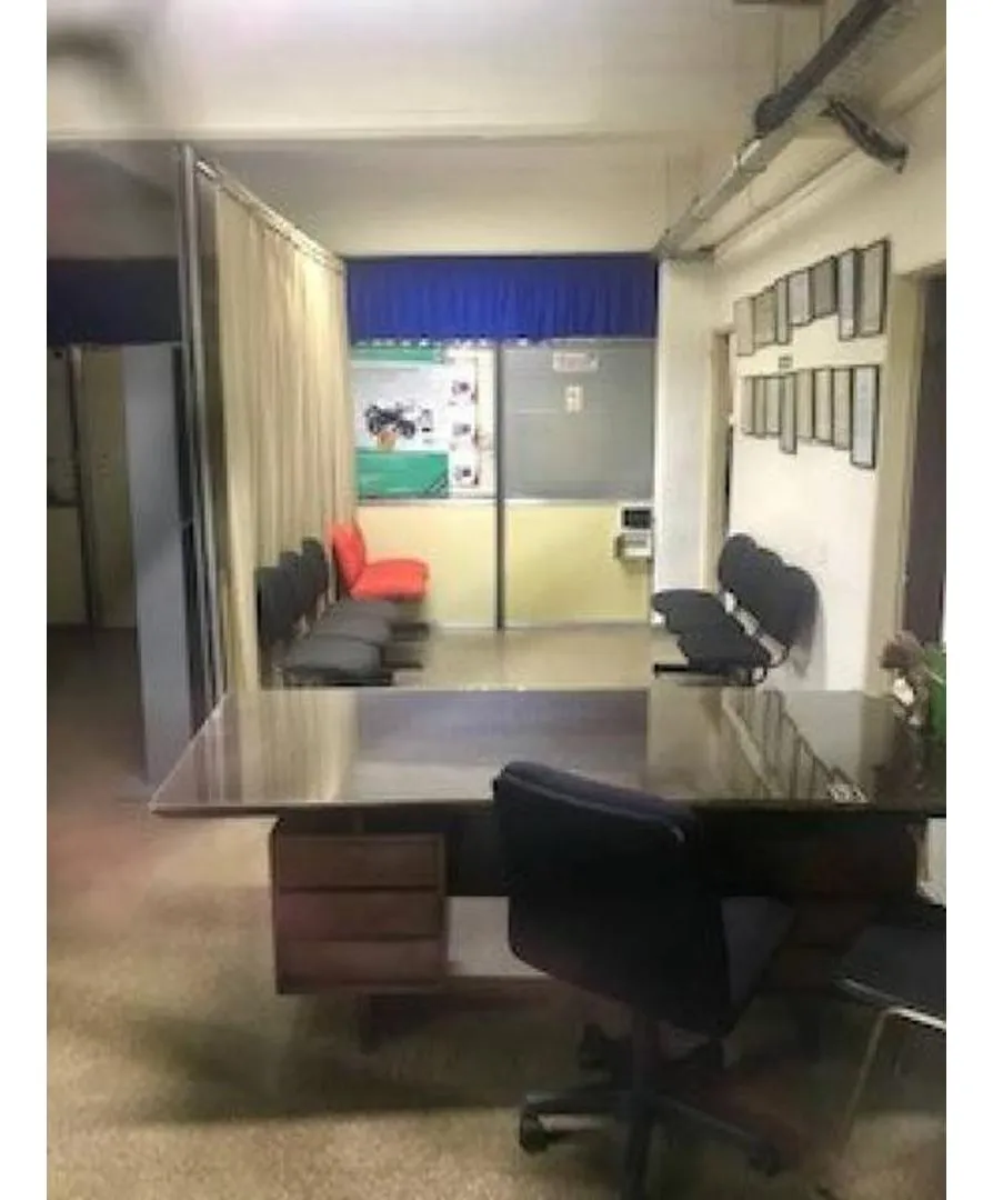 Excelente Edificio De 740 M² Dividido En Tres Plantas Local