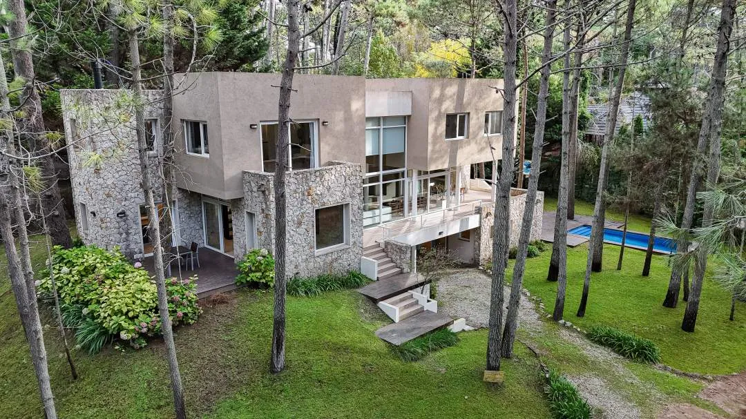 En Cariló | Casa Ñandú y Ciprés