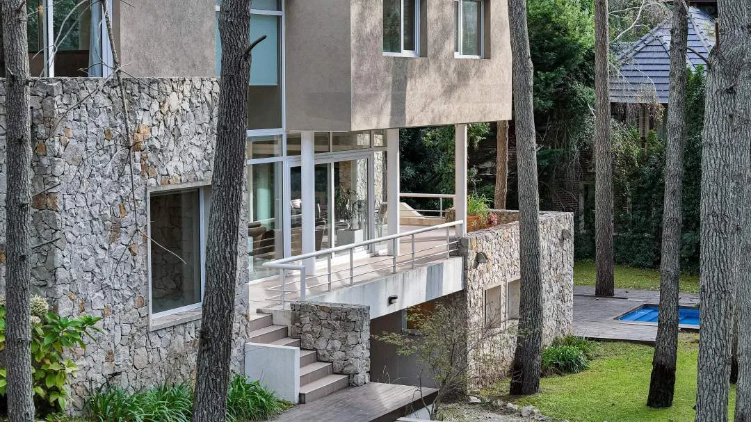 En Cariló | Casa Ñandú y Ciprés