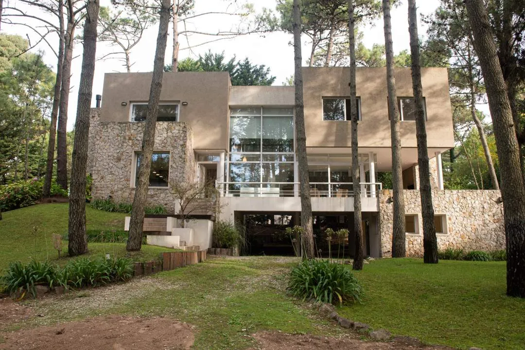 En Cariló | Casa Ñandú y Ciprés