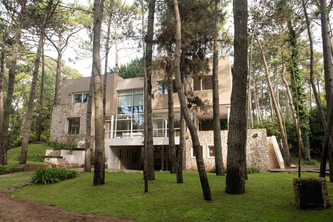En Cariló | Casa Ñandú y Ciprés