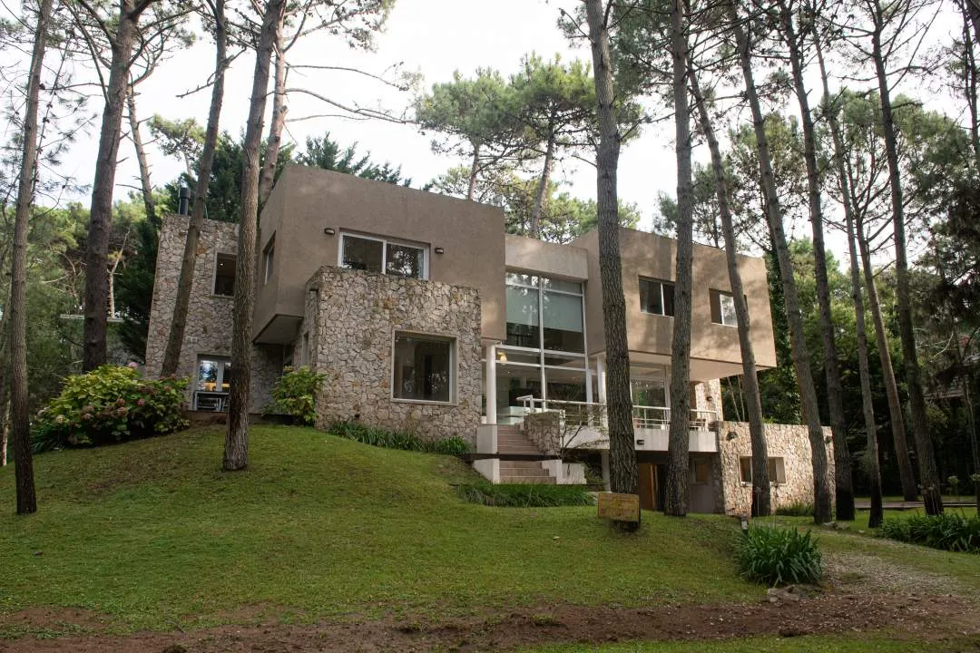 En Cariló | Casa Ñandú y Ciprés