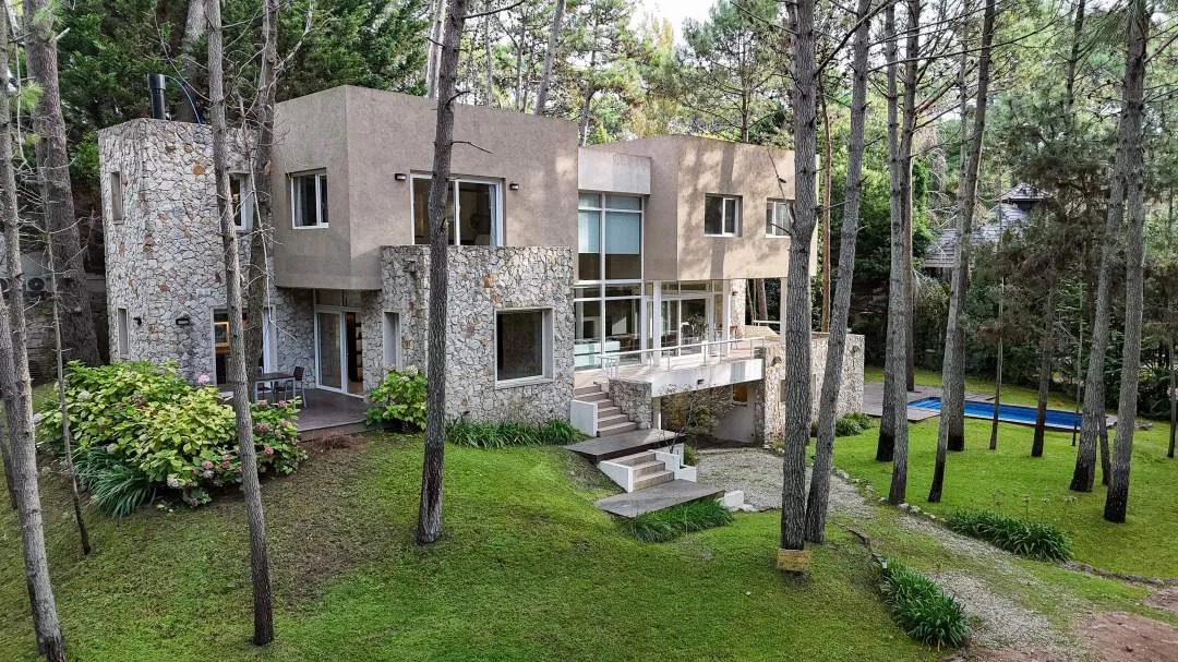 En Cariló | Casa Ñandú y Ciprés