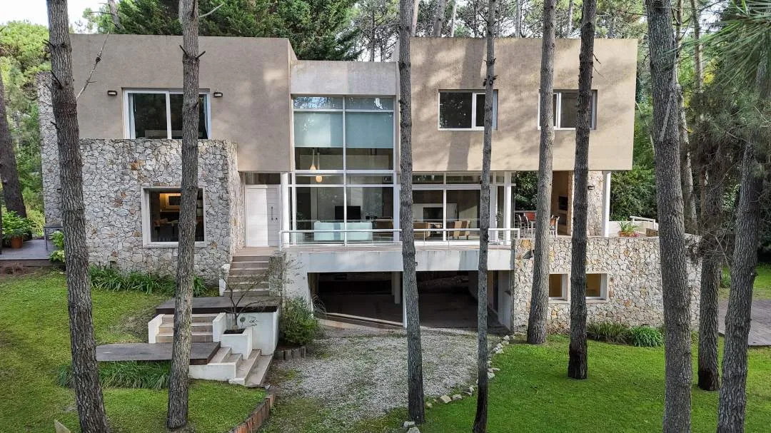 En Cariló | Casa Ñandú y Ciprés