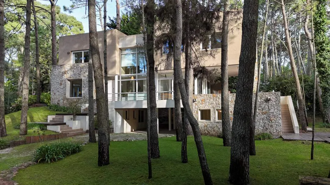 En Cariló | Casa Ñandú y Ciprés