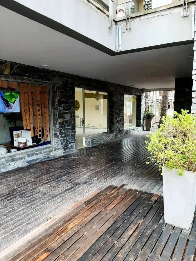 En Cariló | Local en Galería Los tipales -U4-
