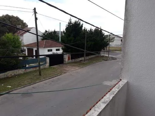 DEPTO CON COCHERA Y GAS NATURAL