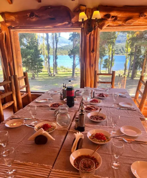 En Chubut | Hostería Frente al lago Epuyén