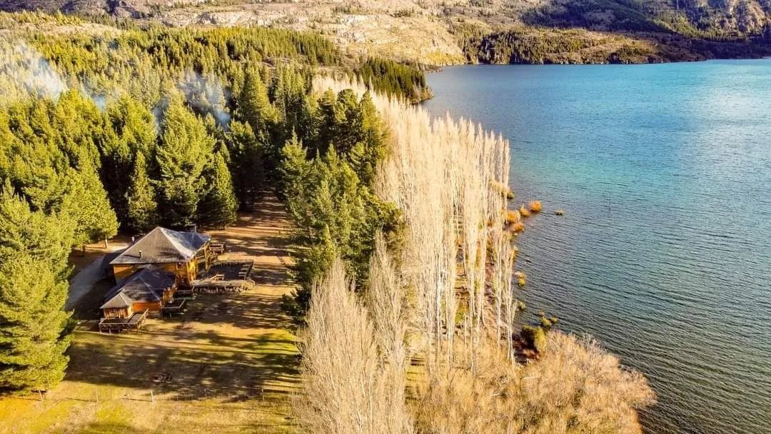 En Chubut | Hostería Frente al lago Epuyén