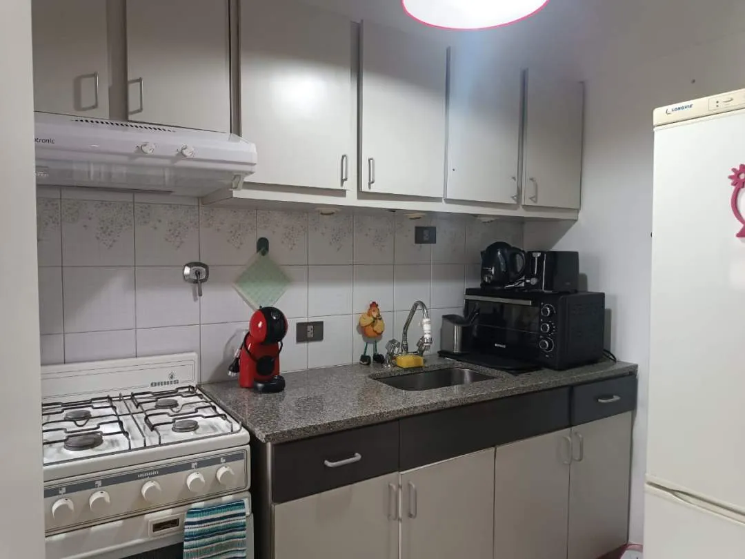 2 ambientes con cocina separada y balcon con vista abierta, seguridad 24hs.