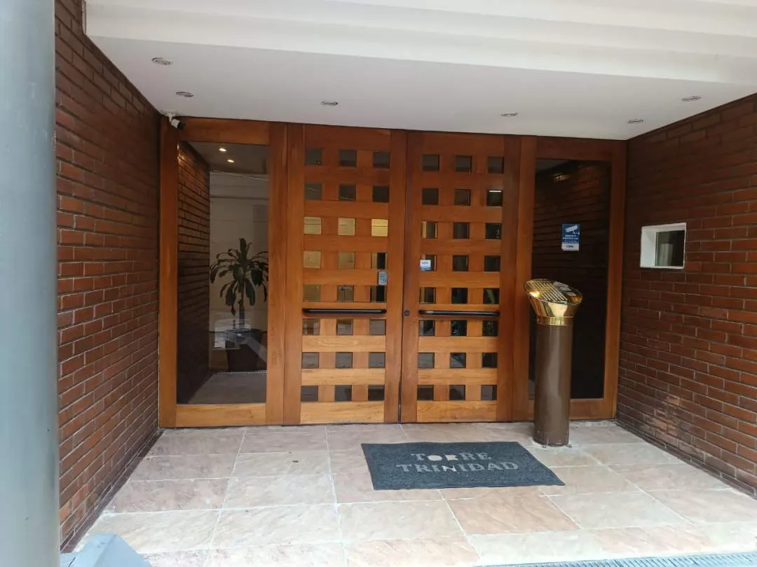 2 ambientes con cocina separada y balcon con vista abierta, seguridad 24hs.