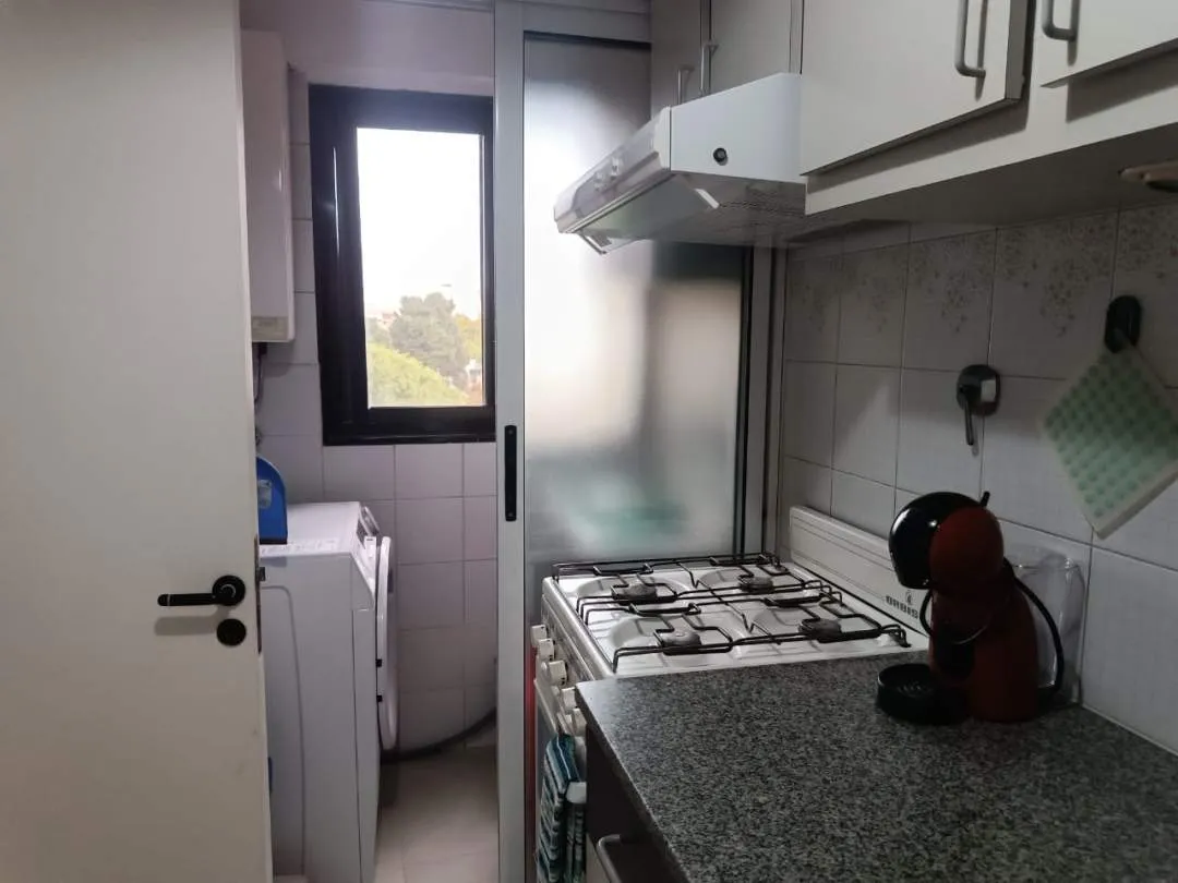2 ambientes con cocina separada y balcon con vista abierta, seguridad 24hs.