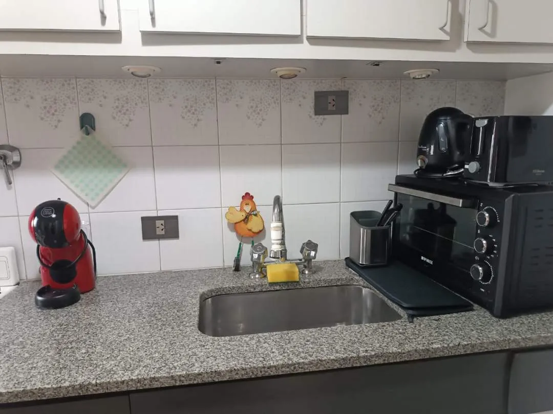 2 ambientes con cocina separada y balcon con vista abierta, seguridad 24hs.