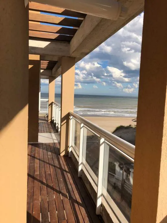 En Ostende| Departamento con salida al mar